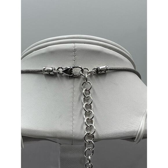 BRIGHTON Silver Tone w/ Patterned
Double Ring Pendant Snake
Chain Necklace for - Picture 8 of 12